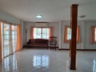 Haus zur Miete mit 3 Zimmer in Si Racha, Chonburi