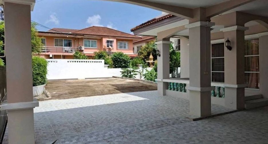 For rent 3 bedrooms house in Si Racha, Chonburi