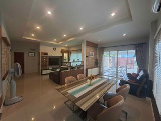 Casa en alquiler de 3 habitaciones en Bang Lamung, Chonburi