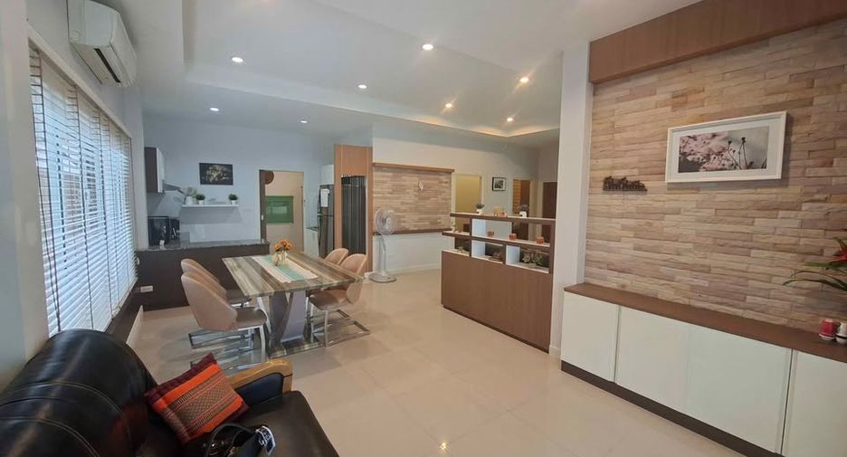 For rent 3 bedrooms house in Huay Yai, Pattaya