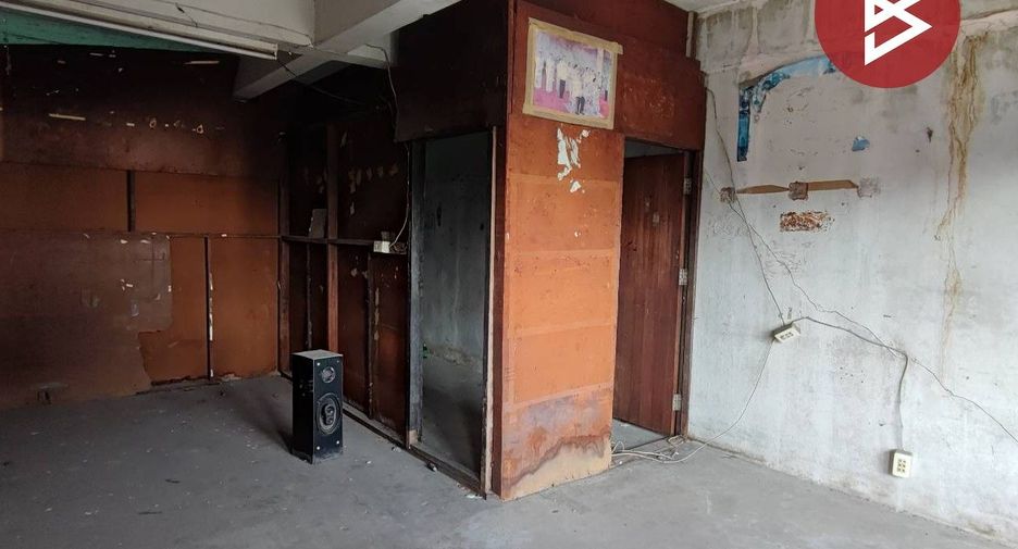 For sale 4 bedrooms retail Space in Bang Bon, Bangkok