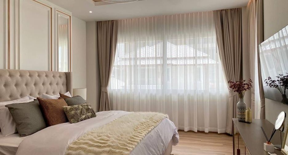 For sale 4 bedrooms house in Bang Lamung, Chonburi