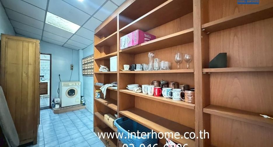 For sale 3 bedrooms house in Mueang Nonthaburi, Nonthaburi
