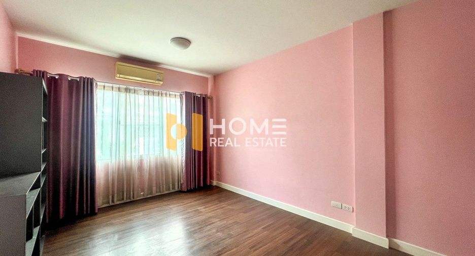 For sale 3 bedrooms townhouse in Bang Kapi, Bangkok