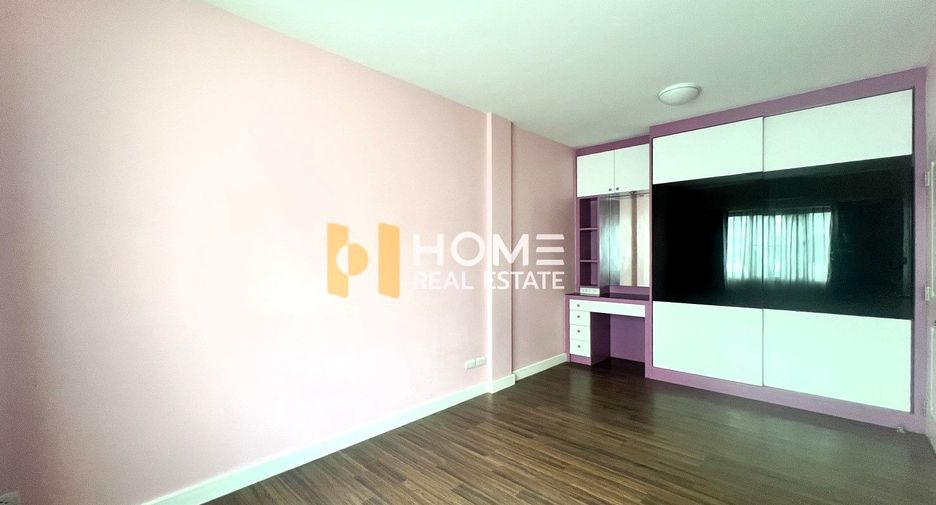 For sale 3 bedrooms townhouse in Bang Kapi, Bangkok