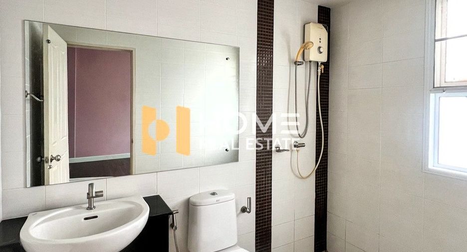 For sale 3 bedrooms townhouse in Bang Kapi, Bangkok