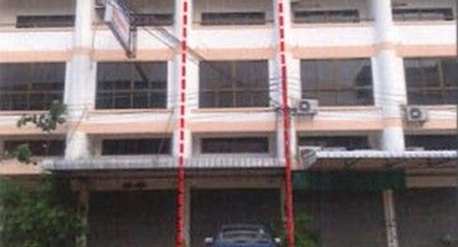 For sale 1 bed retail Space in Ban Bueng, Chonburi