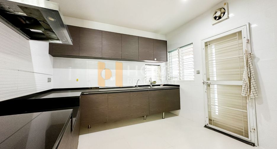 For sale 4 bedrooms house in Bang Phli, Samut Prakan