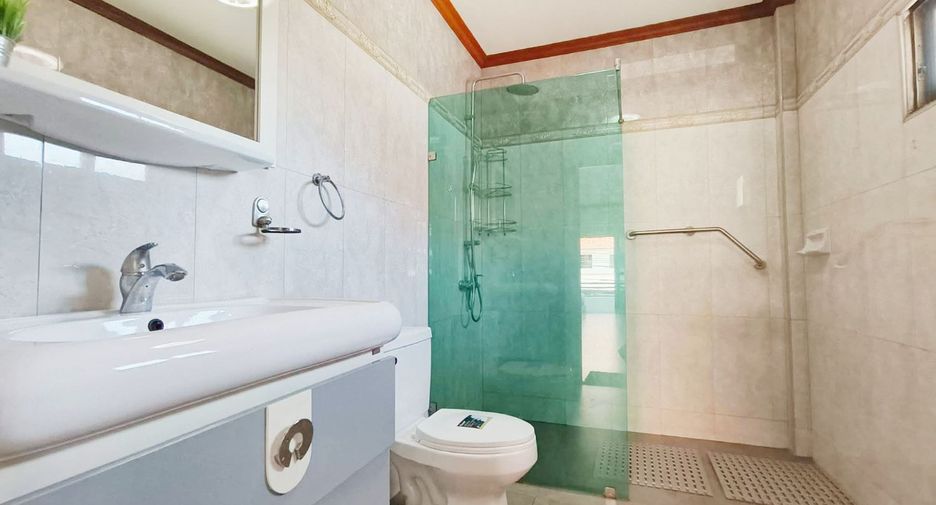 For rent 4 bedrooms house in Bang Lamung, Chonburi