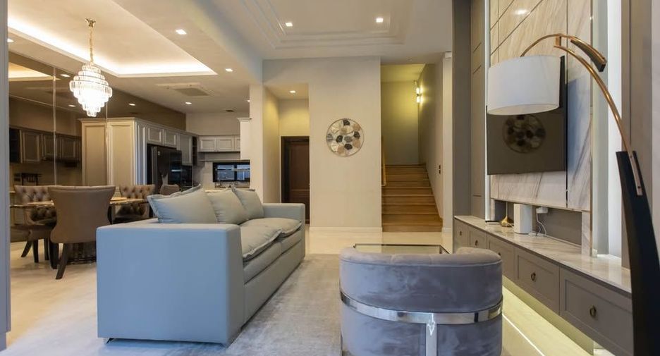 For rent 4 bedrooms house in Lat Phrao, Bangkok