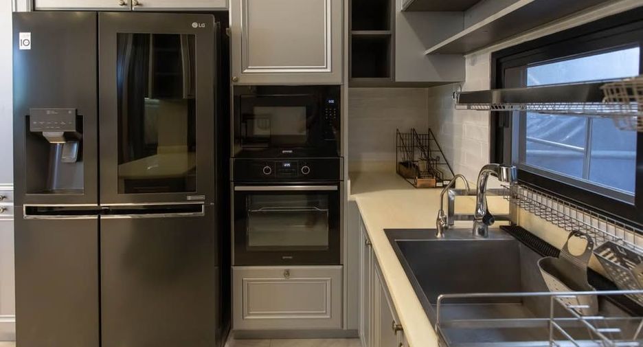 For rent 4 bedrooms house in Lat Phrao, Bangkok