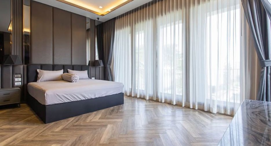 For rent 4 bedrooms house in Lat Phrao, Bangkok