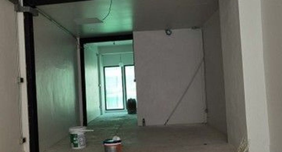 For rent 6 bedrooms retail Space in Bangkok Yai, Bangkok