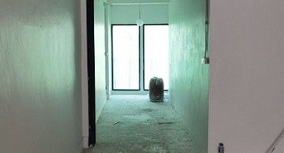 For rent 6 bedrooms retail Space in Bangkok Yai, Bangkok