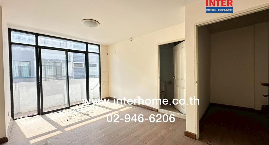 À vendre studio maison de ville à Pak Kret, Nonthaburi