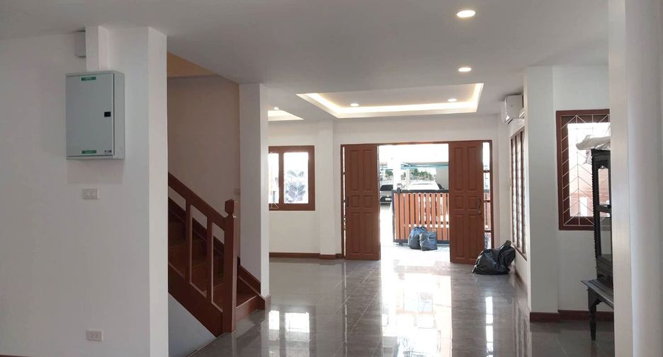 For rent 3 bedrooms house in Mueang Chiang Mai, Chiang Mai