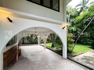 For rent 4 bedrooms house in Huai Khwang, Bangkok