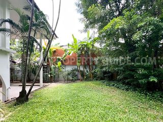 For rent 4 bedrooms house in Huai Khwang, Bangkok