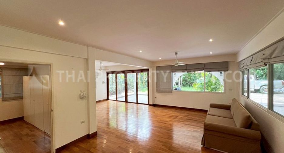Haus zur Miete mit 4 Zimmer in Huai Khwang, Bangkok