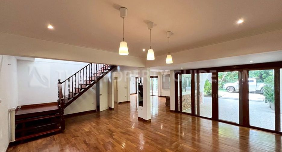 Haus zur Miete mit 4 Zimmer in Huai Khwang, Bangkok