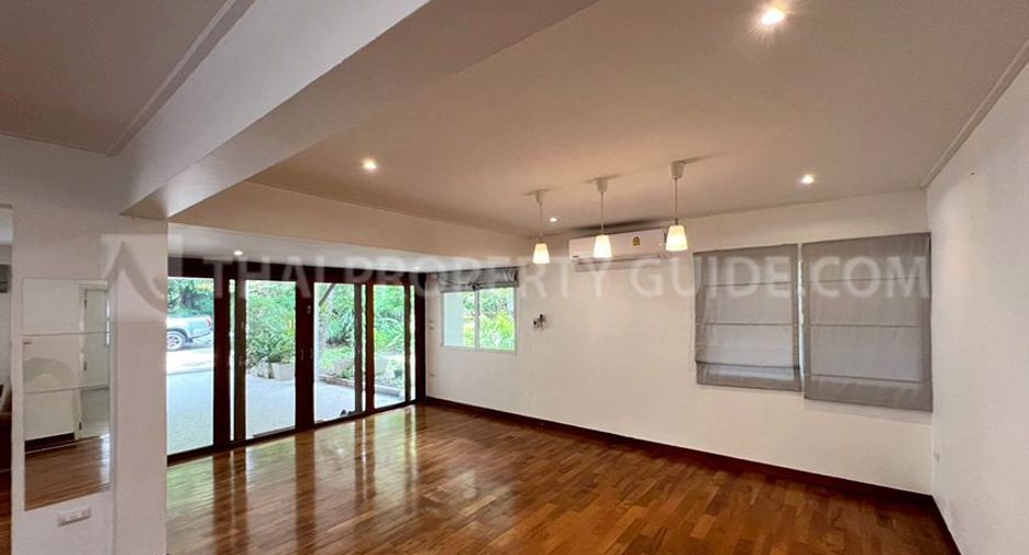 Haus zur Miete mit 4 Zimmer in Huai Khwang, Bangkok