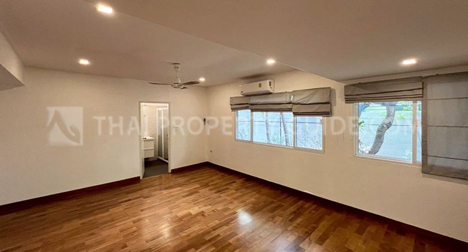 Haus zur Miete mit 4 Zimmer in Huai Khwang, Bangkok