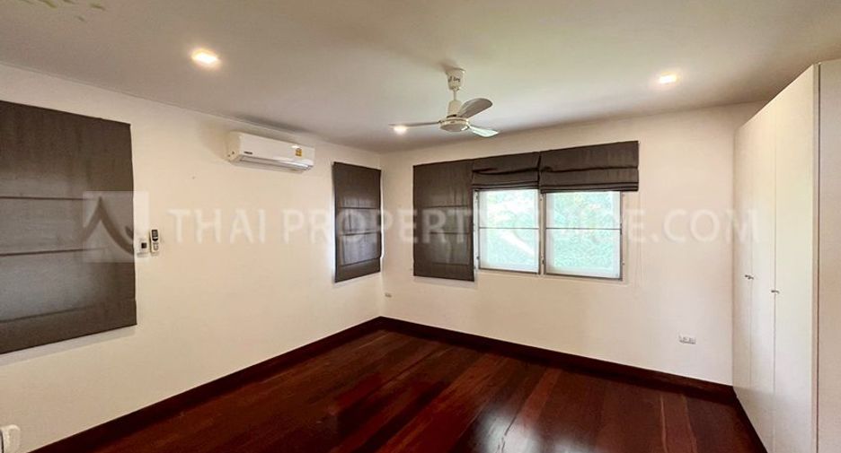 Haus zur Miete mit 4 Zimmer in Huai Khwang, Bangkok