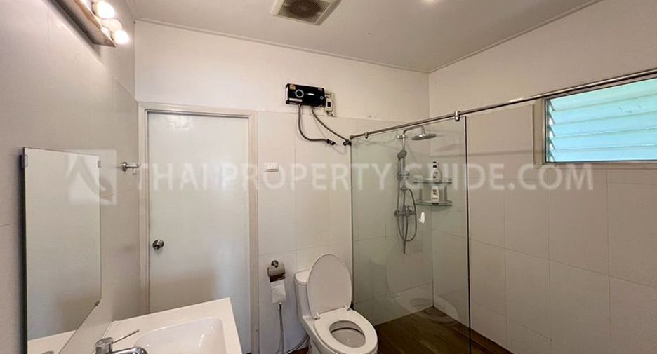 Haus zur Miete mit 4 Zimmer in Huai Khwang, Bangkok