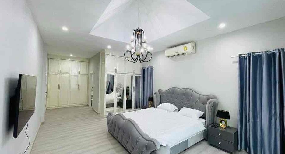 For rent and for sale 4 bedrooms villa in Bang Lamung, Chonburi
