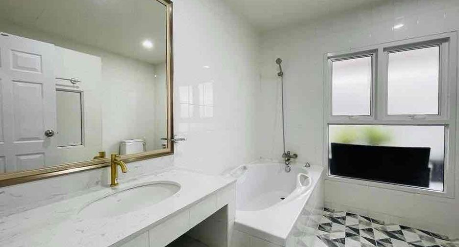For rent and for sale 4 bedrooms villa in Bang Lamung, Chonburi