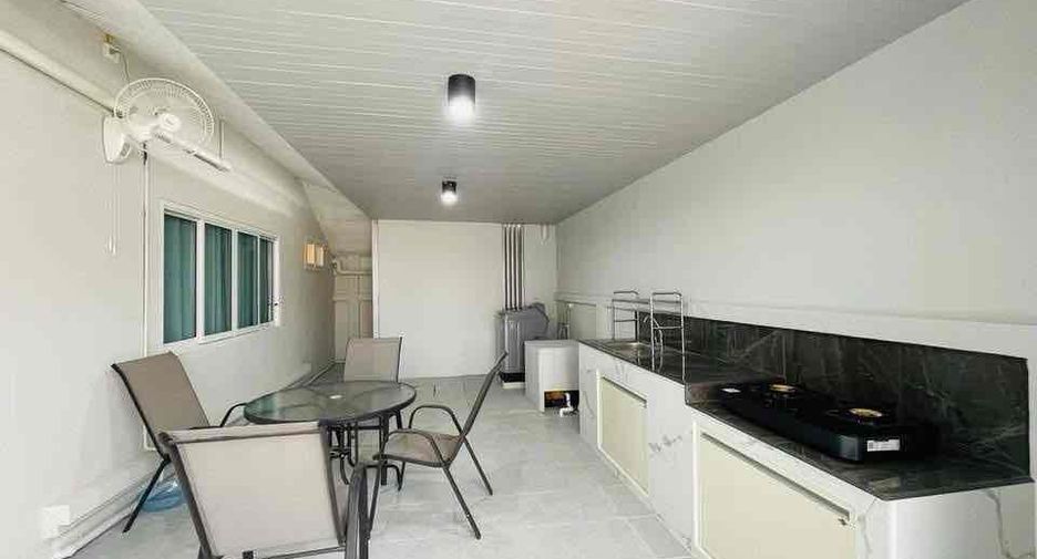 For rent and for sale 4 bedrooms villa in Bang Lamung, Chonburi