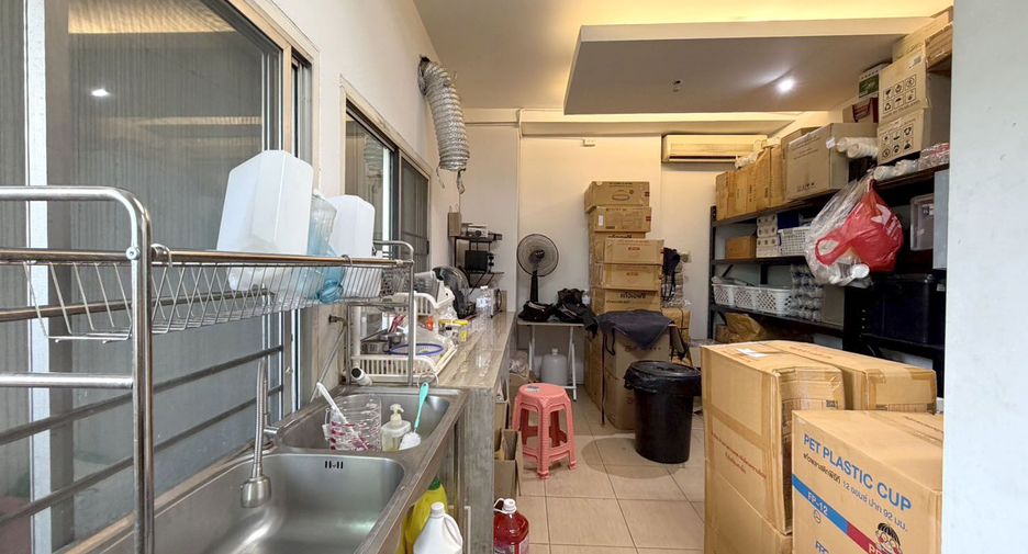 For sale 3 bedrooms retail Space in Mueang Chiang Mai, Chiang Mai
