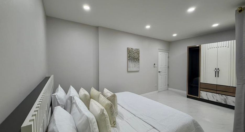 For rent 4 bedrooms house in Bang Lamung, Chonburi