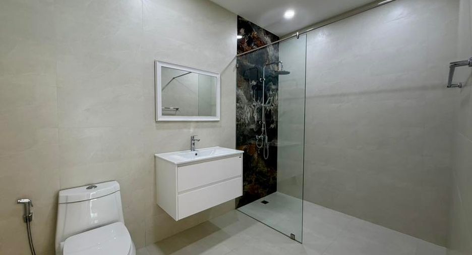 For rent 4 bedrooms house in Bang Lamung, Chonburi