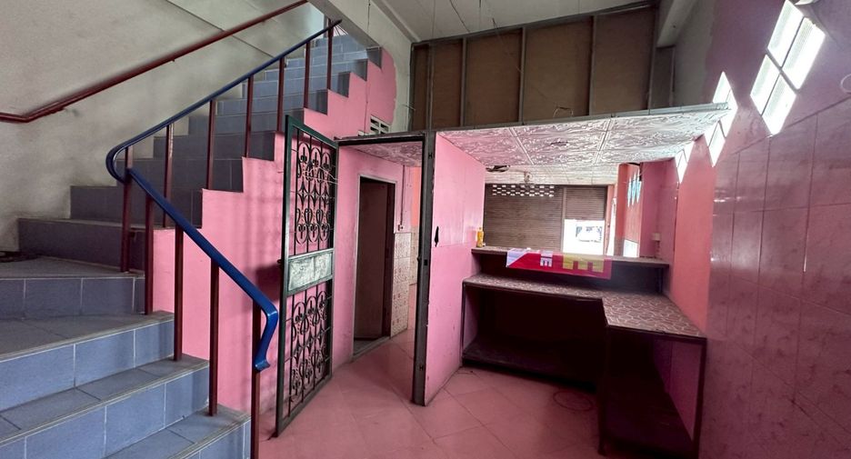 For sale 4 bedrooms retail Space in Si Racha, Chonburi