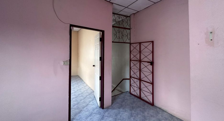 For sale 4 bedrooms retail Space in Si Racha, Chonburi