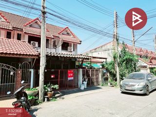 À vendre 2 chambres maison de ville à Phanat Nikhom, Chonburi