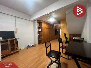 À vendre 2 chambres maison de ville à Phanat Nikhom, Chonburi