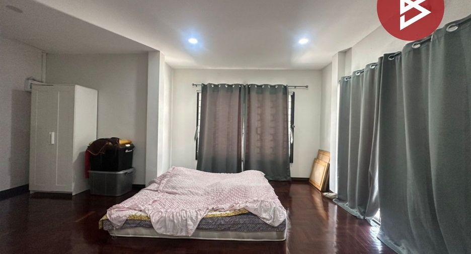 For sale 3 bedrooms house in Sam Khok, Pathum Thani