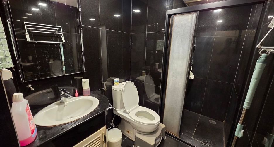 For rent 2 bedrooms condo in Sathon, Bangkok