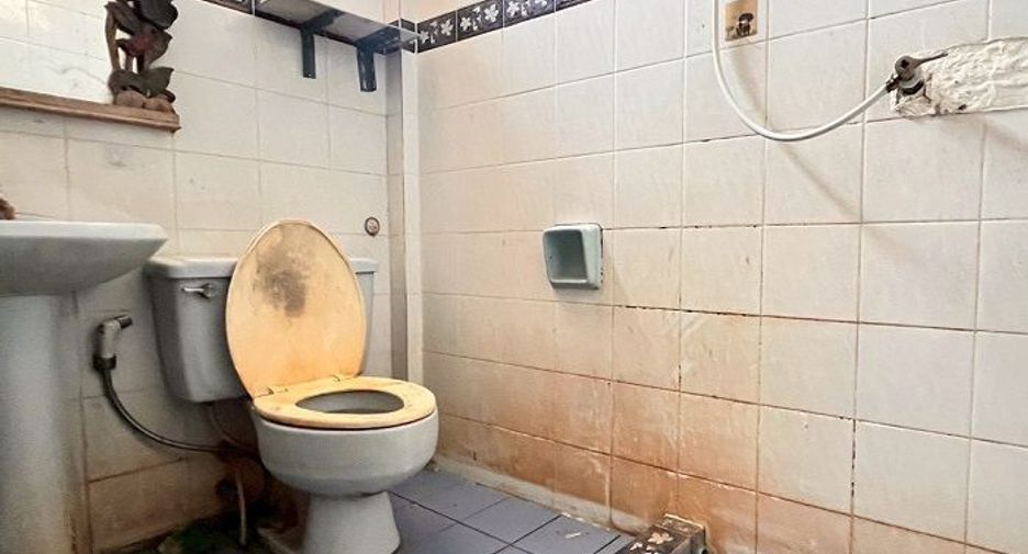 For sale 4 bedrooms townhouse in Din Daeng, Bangkok
