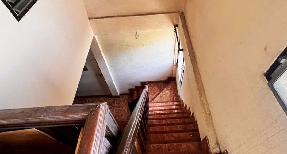 For sale 4 bedrooms townhouse in Din Daeng, Bangkok