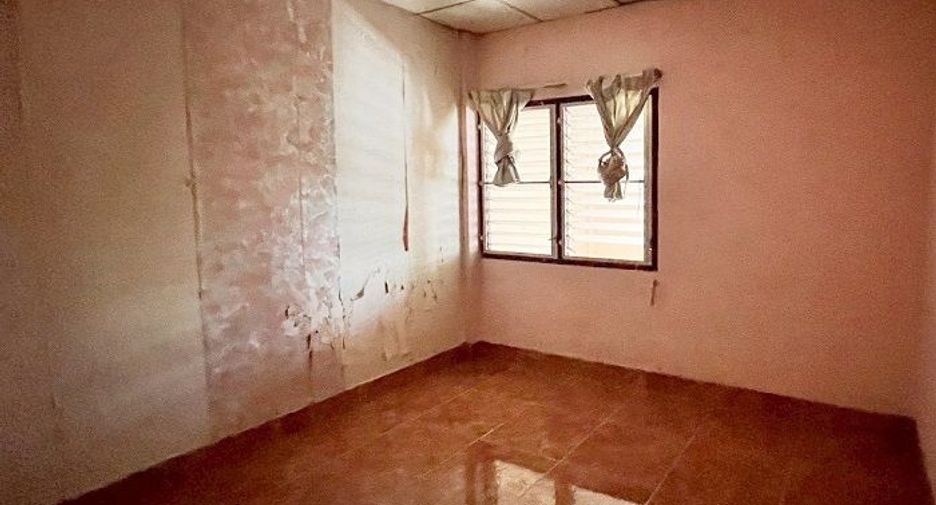 For sale 4 bedrooms townhouse in Din Daeng, Bangkok