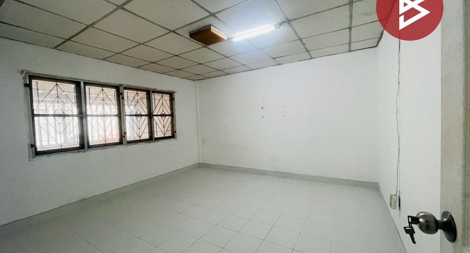 For sale 3 bedrooms townhouse in Prawet, Bangkok