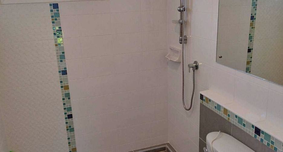 For rent 3 bedrooms house in Bang Khun Thian, Bangkok