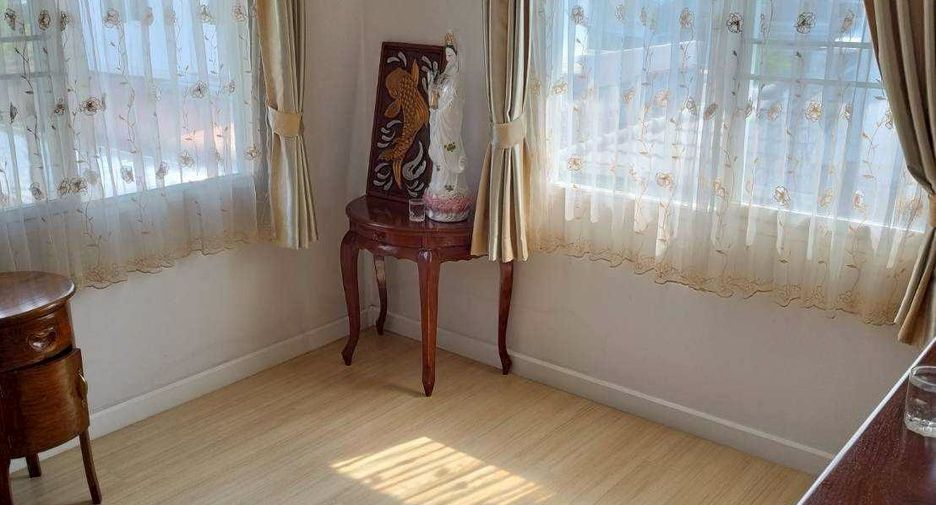 For rent 3 bedrooms house in Bang Khun Thian, Bangkok