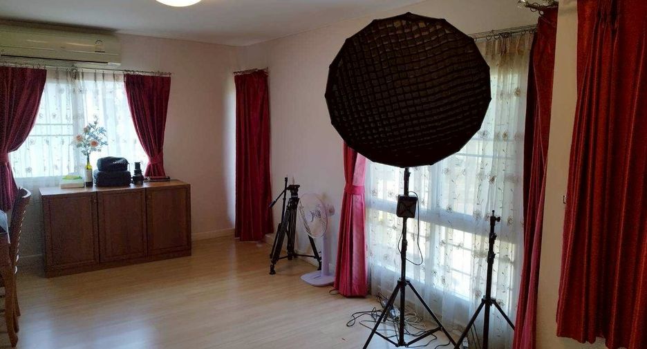 For rent 3 bedrooms house in Bang Khun Thian, Bangkok