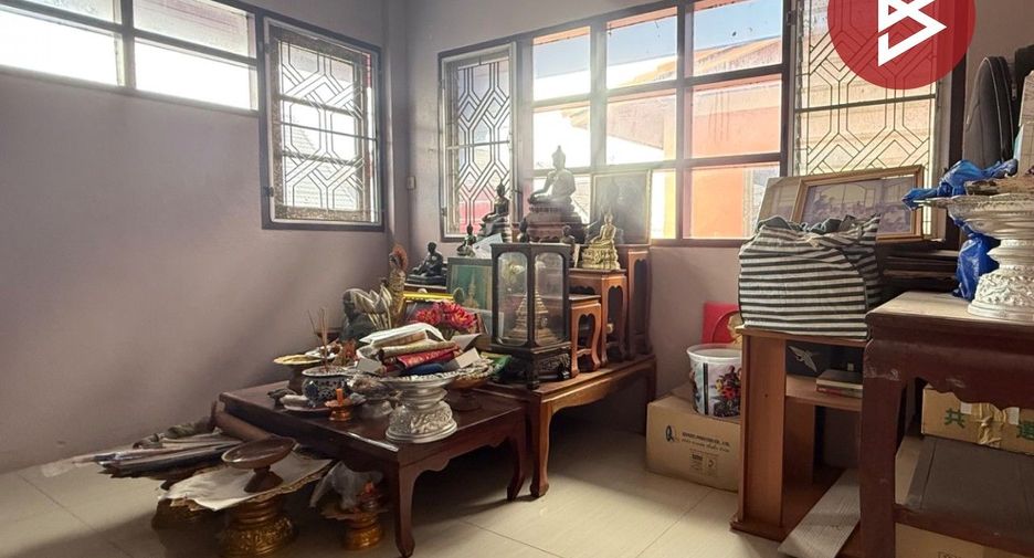 For sale 5 bedrooms house in Sam Phran, Nakhon Pathom