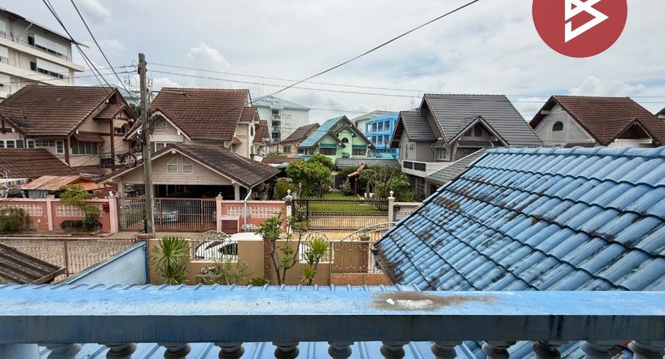 For sale 5 bedrooms house in Sam Phran, Nakhon Pathom