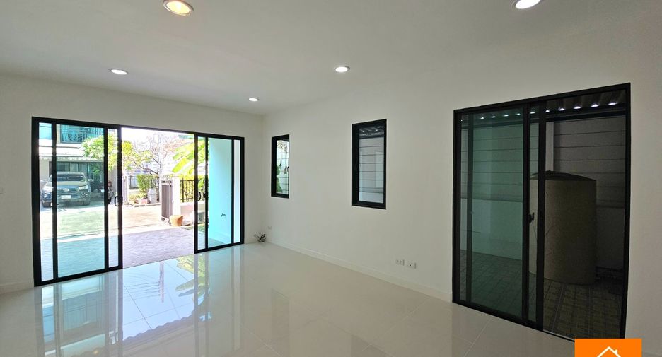For sale 3 bedrooms townhouse in Bueng Kum, Bangkok
